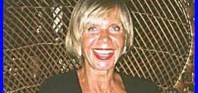 Brigitta na época de seu restaurante icônico na Rua das Pedras - Foto Búzios Online