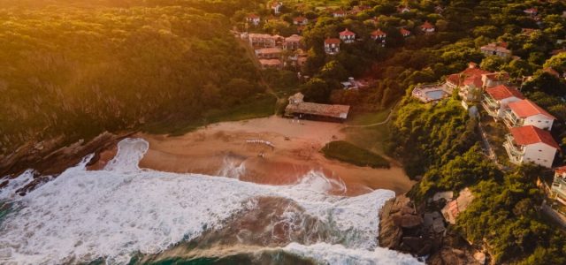 O Hotel Búzios Espiritualidade tem quatro estrelas e fica em Búzios