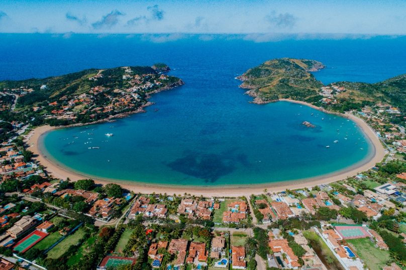 "Vilão" de abril, setor de Serviços, em que se enquadra o Turismo, carro-chefe da economia buziana, garante resultado positivo no acumulado do ano. (Foto: Grupo Prensa de Babel)