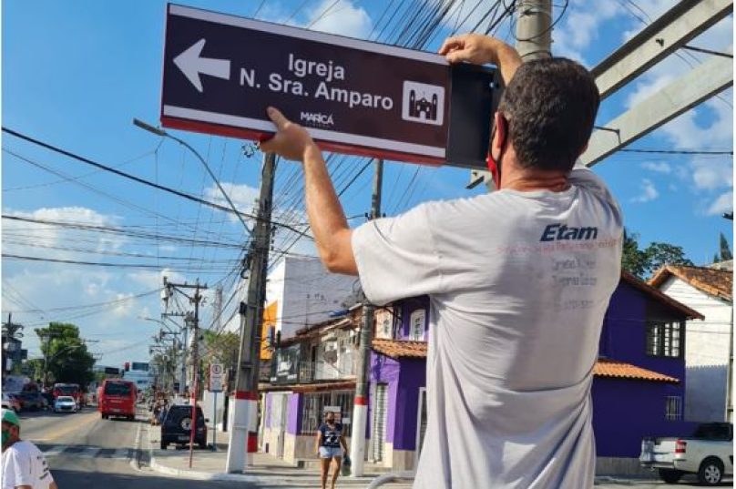 Placas e totens com informações turísticas serão colocadas em diferentes pontos da cidade. Imagem: Divulgação