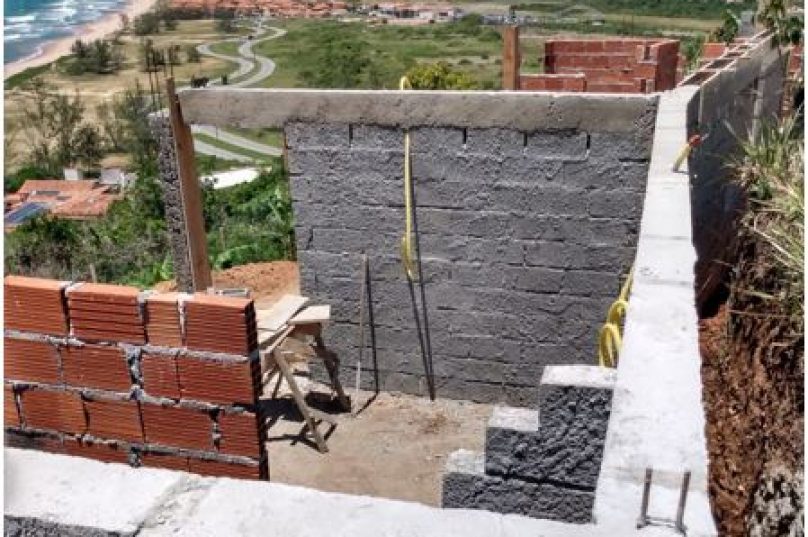 Obra irregular no bairro Tucuns, em Búzios. Imagem: Divulgação/ Prefeitura de Búzios