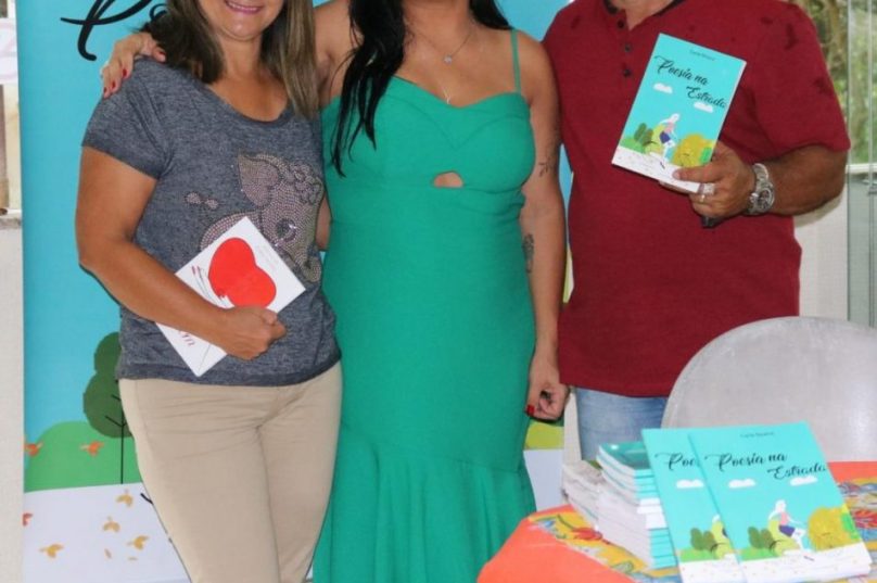 Carla Beatriz moradora de Rio das Ostras é a autora do livro Poesia na Estrada Foto Divulgação