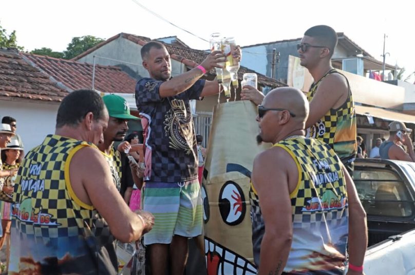 A principal mudança acordada foi a alteração do trajeto do bloco Cachaça no Bule, o maior da cidade, que será em frente a escola Nicomedes / foto Ronald Pantoja
