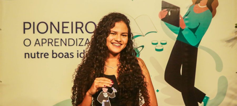 Chayanne Vitória dos Santos foi beneficiada por diversos programas socioambientais da Prolagos. | Imagem: Divulgação