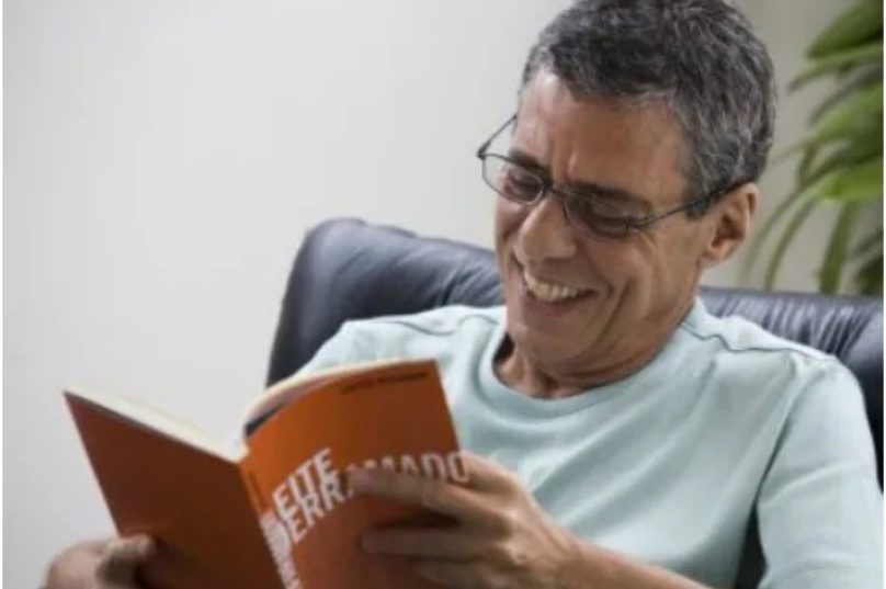 O penúltimo livro de Chico Buarque, Leite Derramado, que antecede O Irmão Alemão, mostra uma tradicional família brasileira de “linhagem nobre” portuguesa em toda sua ascensão e queda- Divulgação