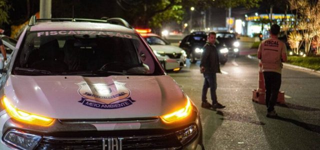 Cinco motos foram notificadas em Búzios durante operação contra escapamentos barulhentos. Fiscalização segue em pontos estratégicos / foto divulgação PMAB