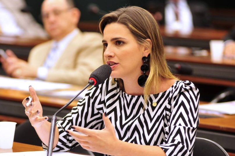 Clarissa Garotinho ainda está definindo seu partido para as eleições de 2022, mas no interior já surge à frente de Crivela, Molon e vice-presidente Mourão