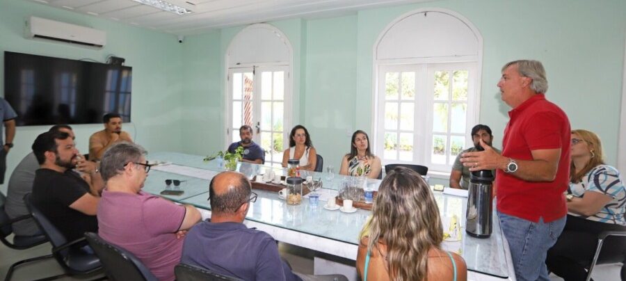 Comissão de Valorização dos Servidores de Búzios se reúne com prefeito Alexandre Martins