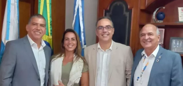 Foto: Marcelo Moura, presidente geral do Creci/Cofeci; João Eduardo, vice-presidente; Ricardo Monte, 2º vice-presidente; e Tatiana Faria, delegada do Creci de Búzios.