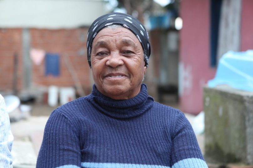 Carivaldina Oliveira da Costa, é conhecida carinhosamente como Dona Uia, morreu aos 79 anos por COVID-19. A matriarca foi uma das principais lideranças do Quilombo da Rasa  Imagem: Ronald Panjota
