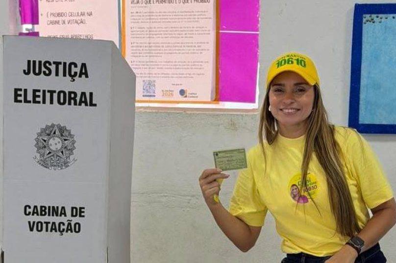 Dani martins votando