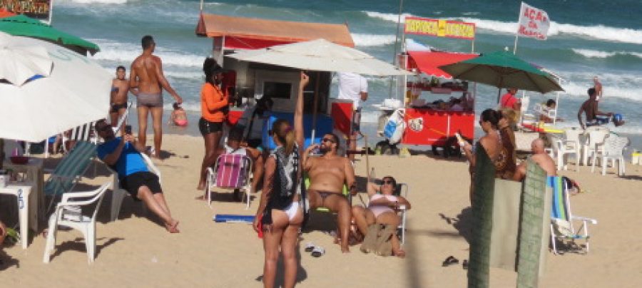 Desordem na Praia do Peró por falta de fiscalização / foto divulgação