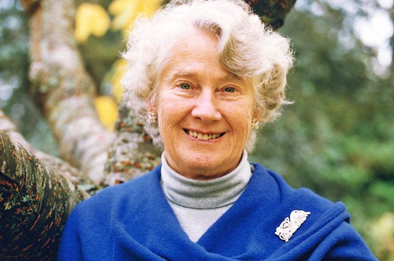 Dorothy Maclean foi uma escritora e educadora canadiana em assuntos espirituais, sendo um dos três elementos fundadores da Findhorn Foundation, no norte da Escócia. Esteve em Búzios por 20 dias em 1996