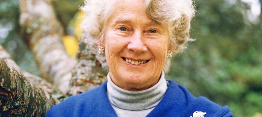 Dorothy Maclean foi uma escritora e educadora canadiana em assuntos espirituais, sendo um dos três elementos fundadores da Findhorn Foundation, no norte da Escócia. Esteve em Búzios por 20 dias em 1996