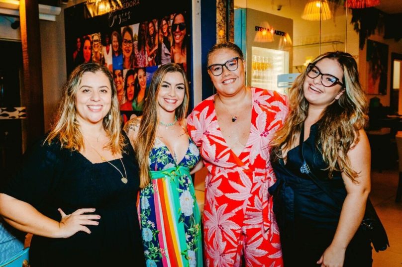 EQUIPE - Camila Raupp , Skarlet Lacerda, Aline Santana e Elza Fertrivini