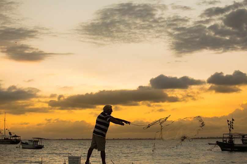 Pescador da Boca da Barra, em Rio das Ostras (Foto: Jorge Ronald)