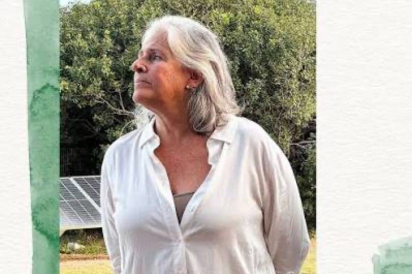A pesquisadora Heloisa Dantas em campo, responsável pela descoberta da Machaerium robsonnianum, espécie inédita para a ciência identificada em Búzios