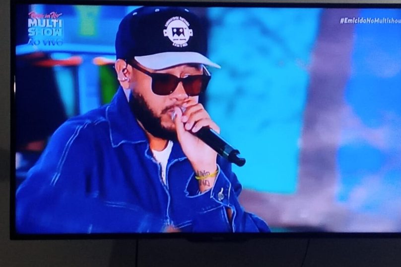 Em show do Emicida a plateia fez coro contra Bolsonaro no Rock in Rio