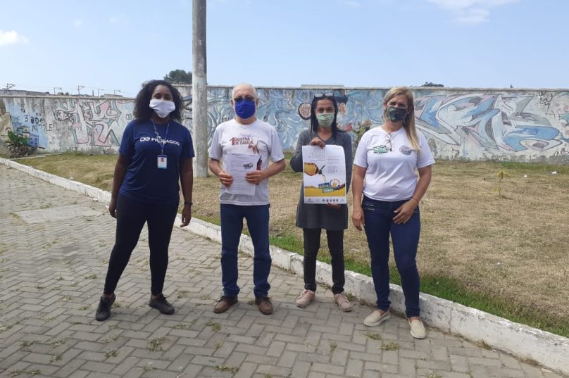 Entrega do regulamento para representantes da Associação de Moradores do bairro Jardim Esperança