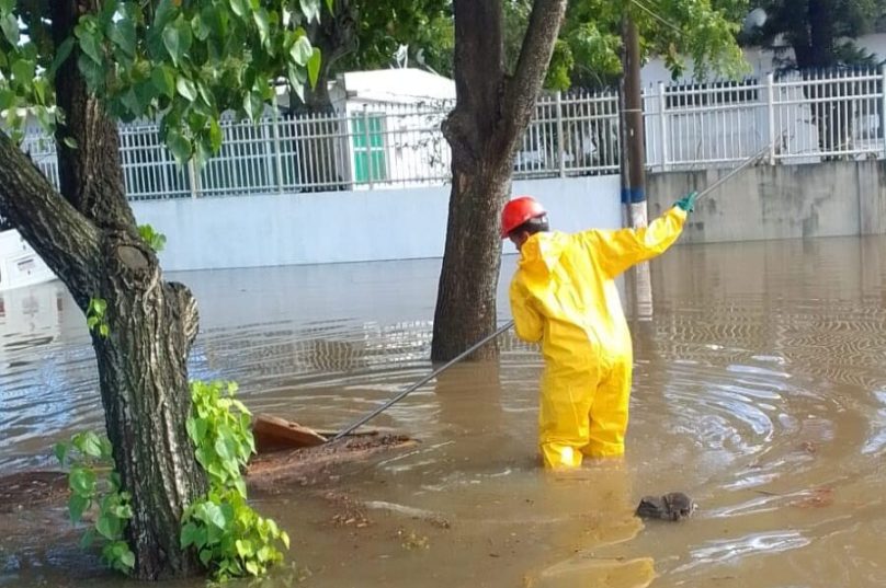 Equipes da Prolagos auxiliam municípios com recuperação das vias após as chuvas