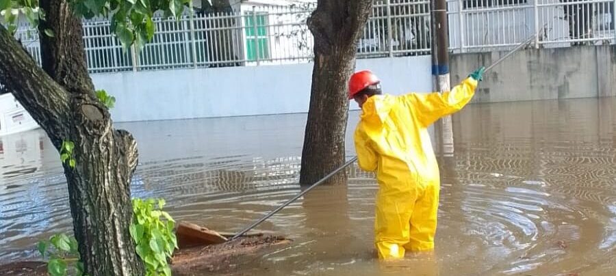 Equipes da Prolagos auxiliam municípios com recuperação das vias após as chuvas