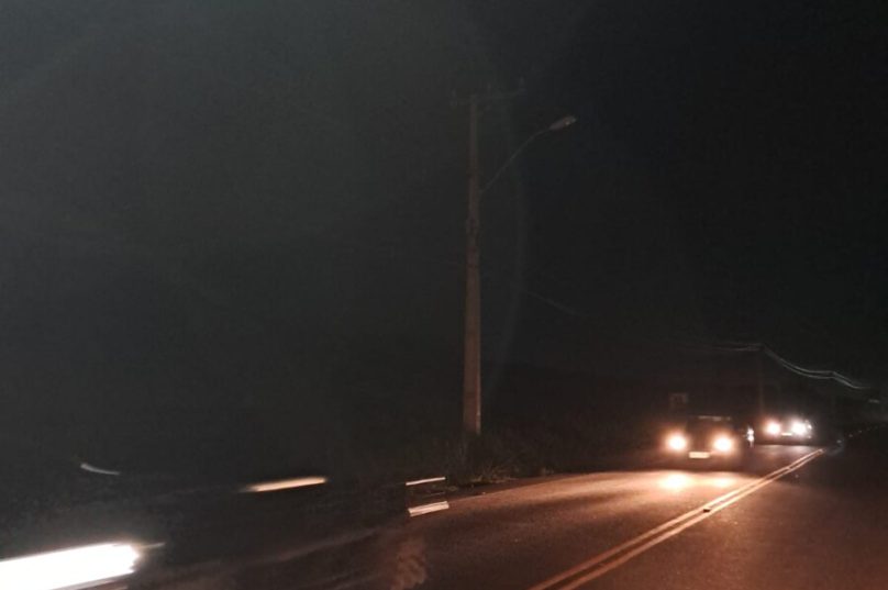 Trecho da RJ-102 entre Cabo Frio e Búzios é alvo de denúncia por falta de iluminação / foto Prensa de Babel