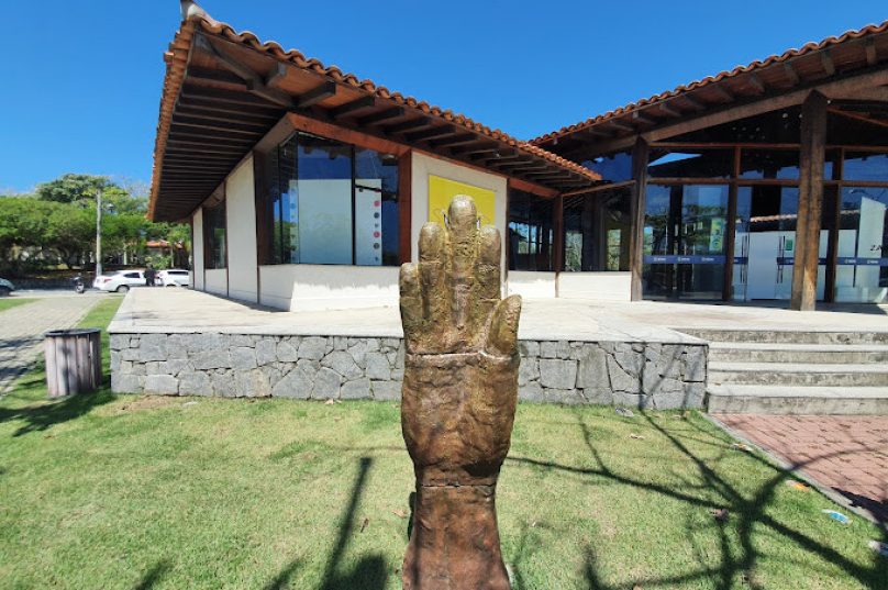 Escola de Artes José Zanine Caldas, conhecida como Espaço Zanine, fica
na Estrada Velha da Usina, no Centro (ao lado da Prefeitura).
