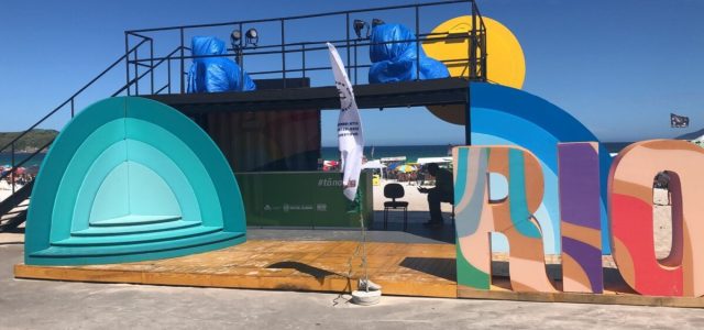 Estande em Montagem na Praia do Forte_crédito Ascom Setur_RJ