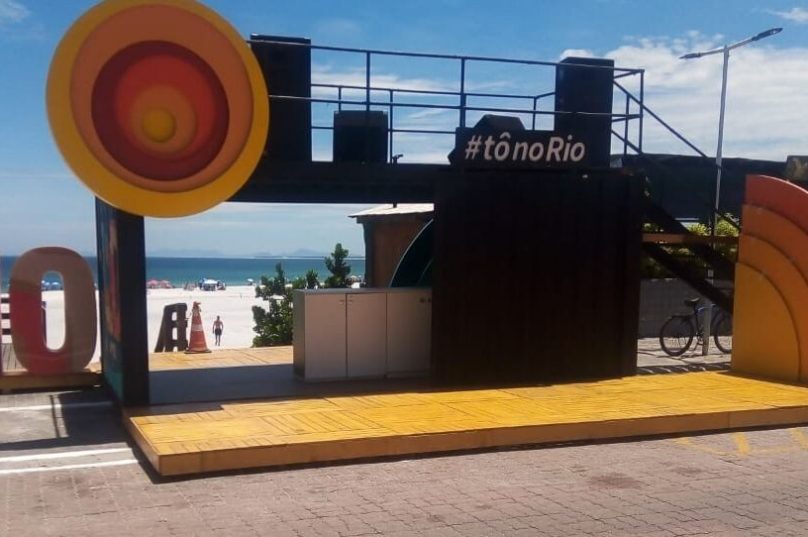 Estande em montagem na Praia Grande_Crédito Ascom Setur-RJ