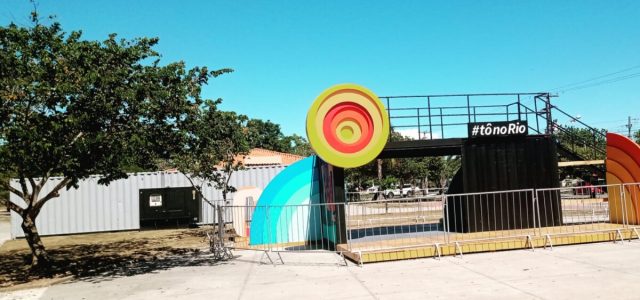 Estande em montagem_Praça da Ferradura_crédito Ascom Setur_RJ