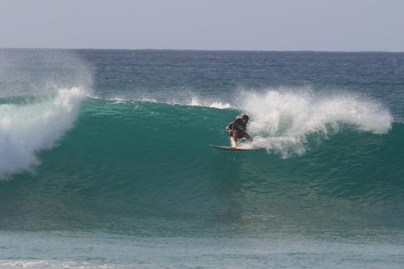 Surfista de Rio das Ostras, André Pássaro encarou o primeiro desafio do ano nas ondas de Fernando de Noronha | Foto: Marcelo Freire