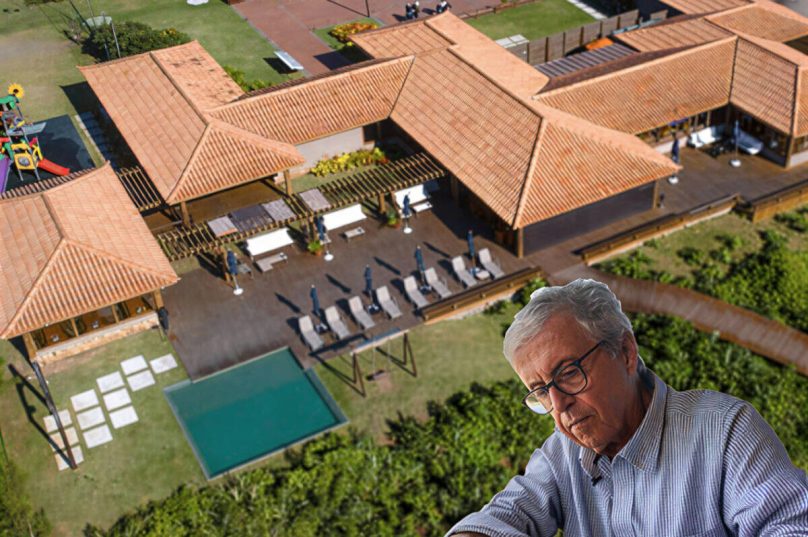 O gênio criativo de Octavio Raja Gabaglia, cuja obra moldou a identidade urbana de Búzios.
Ao fundo, a Sede Praia do Aretê, projeto assinado pelo arquiteto e reconhecimento vivo de seu legado