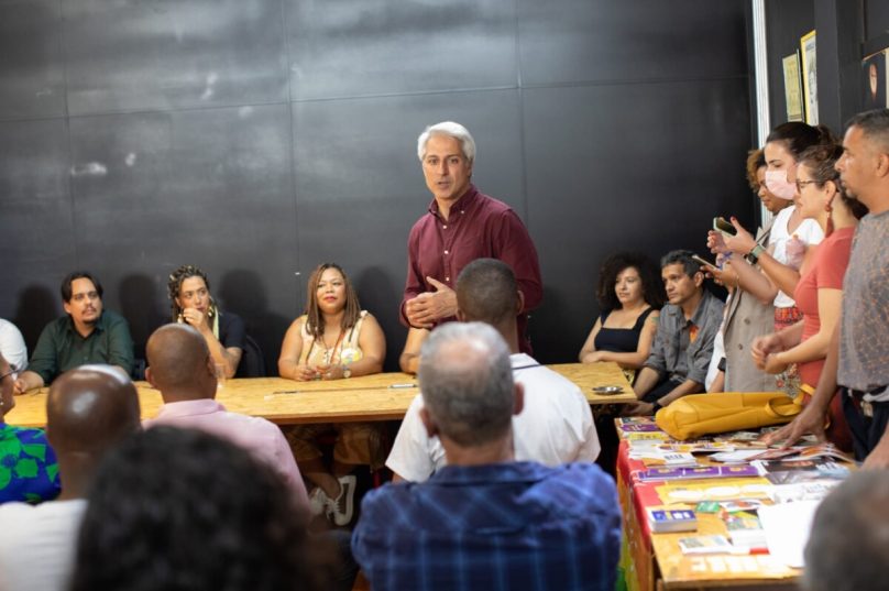 Imagem: Alessandro Molon em convenção da federação Psol-Rede que formalizou apoio à sua pré-candidatura ao Senado no Rio / Imagem: Reprodução Twitter