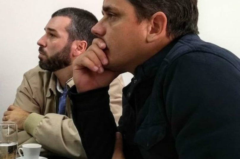 O prefeito Fabiano Horta  (em primeiro plano) e o secretário de Desenvolvimento Econômico Igor Sardinha