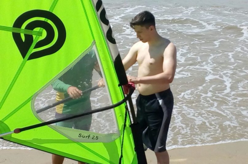 Follmann,  fazendo Windsur com o campeão Bimba
