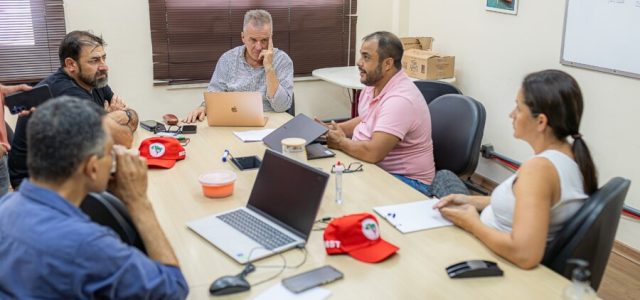 Maricá anuncia sua primeira fábrica de vidros! Com investimento de R$ 100 milhões, o projeto sustentável usará 70% de materiais reciclados e criará 2.500 empregos / Bernardo Gomes