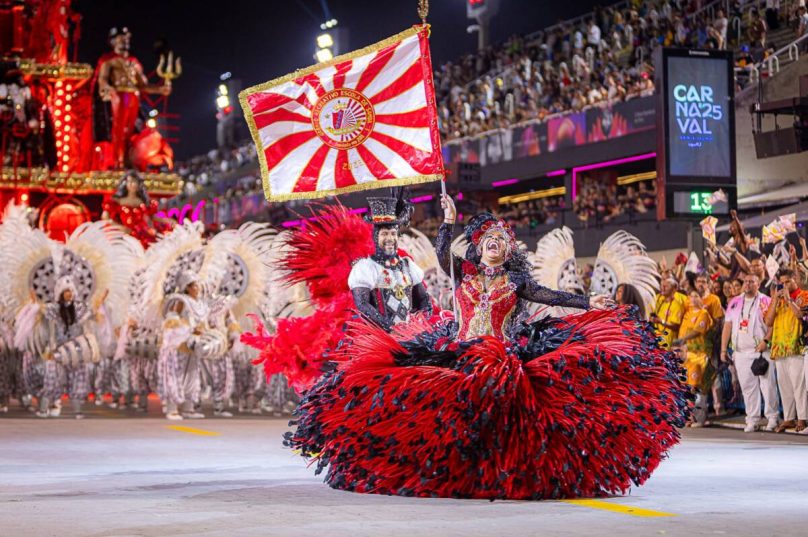 Primeiro ensaio de rua da União de Maricá em 2026 reuniu componentes e moradores no Centro da cidade. 📸 Bernardo Gomes