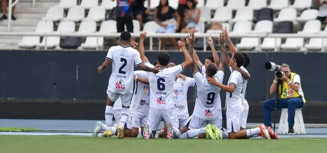 O Maricá Futebol Clube surpreende e vence o Botafogo por 2 a 1 na estreia do Cariocão 2025, em pleno Estádio Nilton Santos /  Thiago Ribeiro AGI