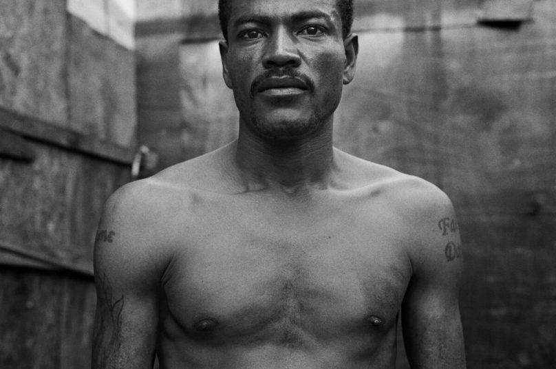 Catador de reciclagem
Edmario em frente da sua casa, Favela Agua Branca, São Paulo 20 / foto Ludovic-Careme-Agence-VU