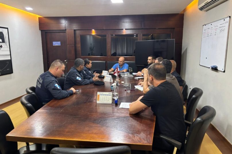 O prefeito Fábio do Pastel se reuniu com a comandante do 25º BPM, Coronel Andreia Campos, para alinhar as estratégias de policiamento e organização da festa / foto Gabrielly Costa