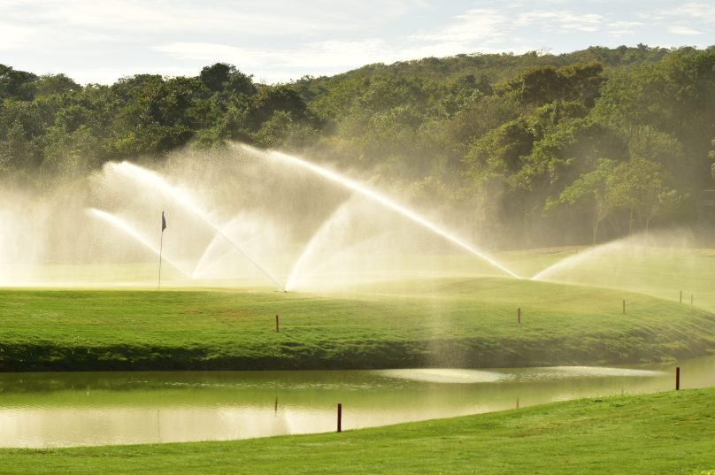 Uma das ações realizada em Búzios é o reuso da água no campo de golfe do Clube Aretê Búzios. Imagem: Divulgação