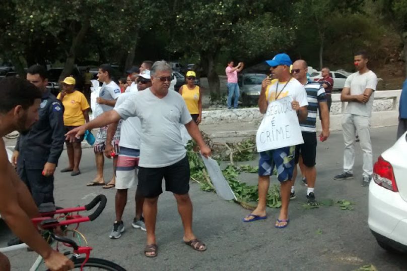 Guardas Municipais de Cabo Frio fazem manifestação no Centro da Cidade