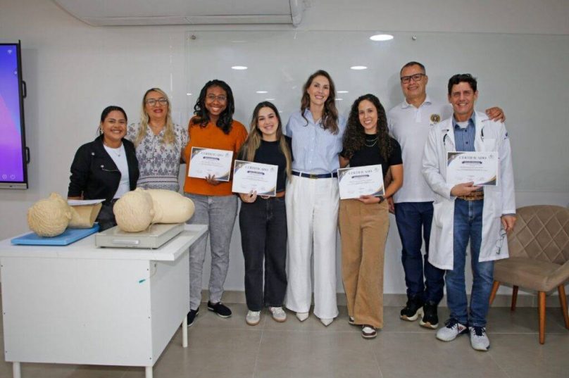 Médicos participam de treinamento técnico no Hospital Municipal Dr. Rodolpho Perissé, em Búzios.