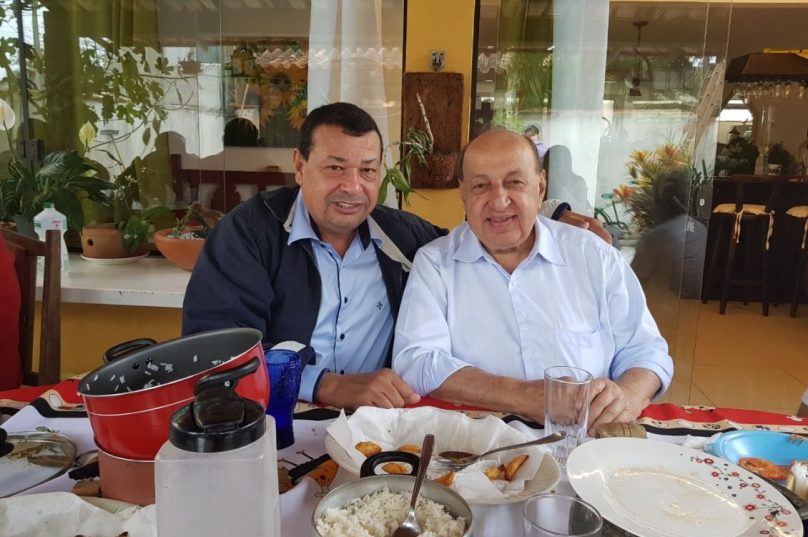 O vice-prefeito Henrique Gomes e o deputado simão Sessim em almoço na casa do veador Miguel Pereira, onde puderam conversar sobre mais emendas parlamentares para Búzios