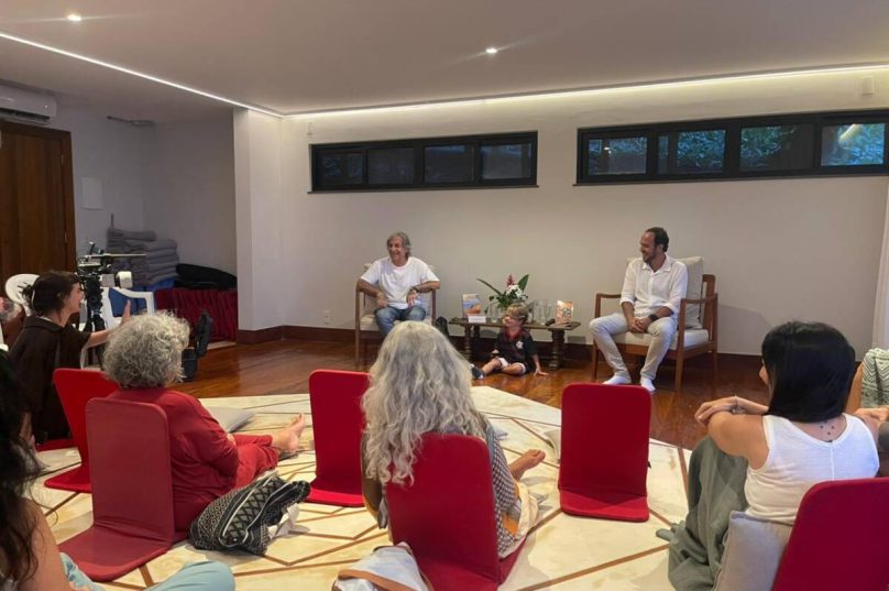 Hugo e Victor lançando livro