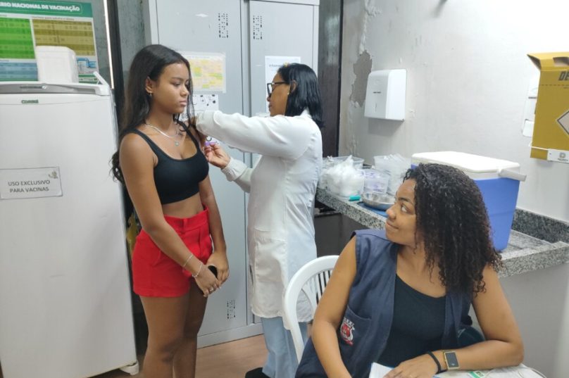 Arraial do Cabo amplia busca ativa para vacinar crianças de 10 a 14 anos contra a dengue, com ações em escolas e residências / foto divulgação