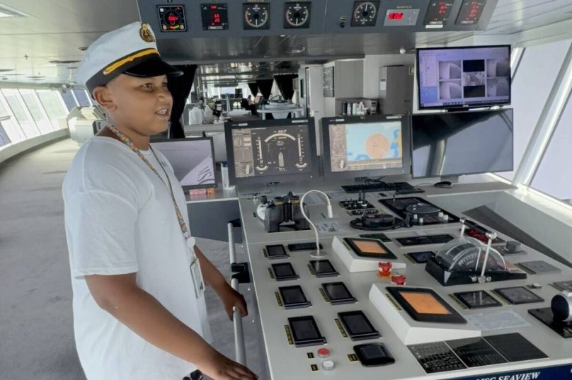 Na mesa de comando, Gustavo ocupa o lugar que sempre foi dele: por alguns minutos, capitão do próprio sonho