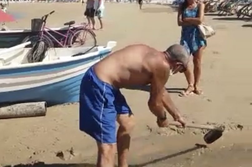 Quiosqueiros procuraram a Prensa para denunciar despejo irregular água no Canto Esquerdo de Geribá / foto arquivo Prensa