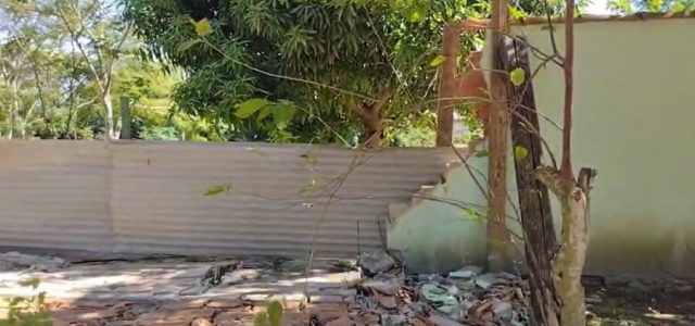 As doações podem ser feitas em materiais de construção como tijolos, cimento e areia, ou via PIX de qualquer valor, usando o número: (22) 99973-8289. (Foto: Divulgação)