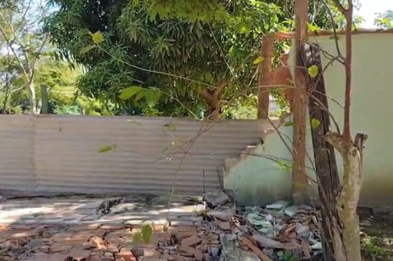 As doações podem ser feitas em materiais de construção como tijolos, cimento e areia, ou via PIX de qualquer valor, usando o número: (22) 99973-8289. (Foto: Divulgação)
